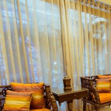 Clark International Hotel Делхи Екстериор снимка