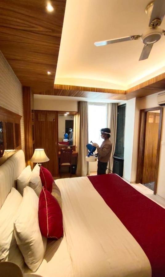 Clark International Hotel Делхи Екстериор снимка