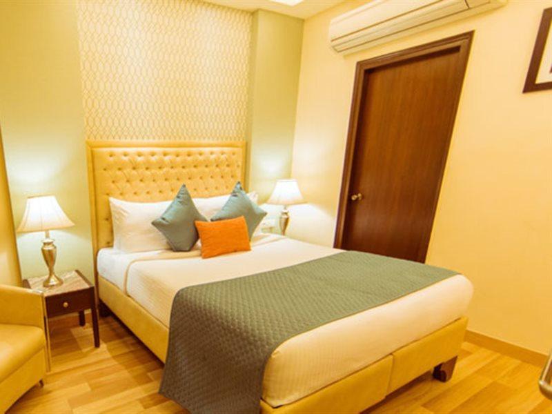 Clark International Hotel Делхи Екстериор снимка