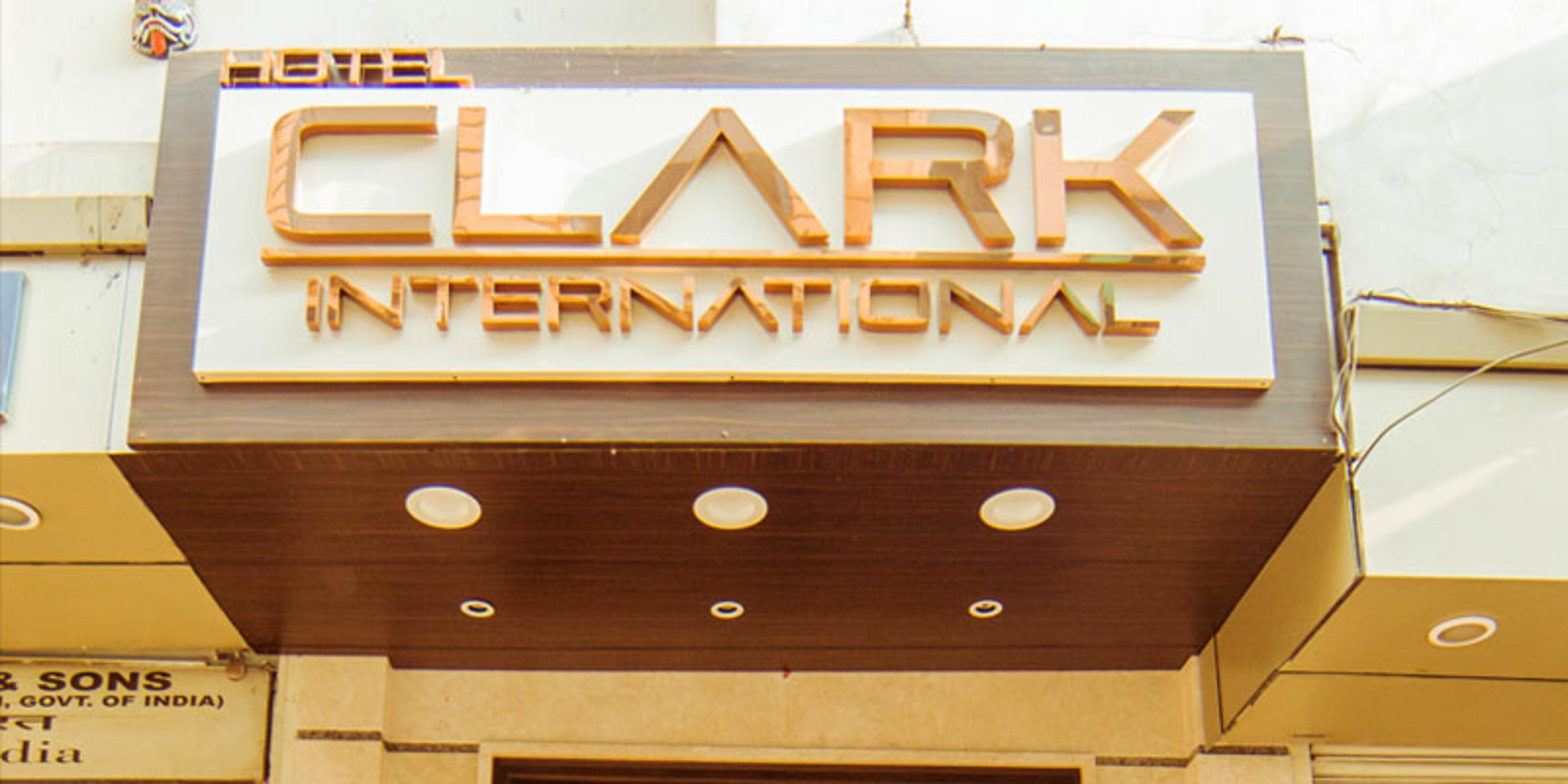 Clark International Hotel Делхи Екстериор снимка
